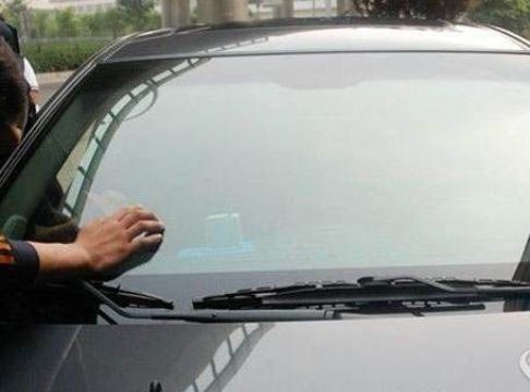 點(diǎn)擊查看詳細(xì)信息<br>標(biāo)題：汽車玻璃 閱讀次數(shù)：2692